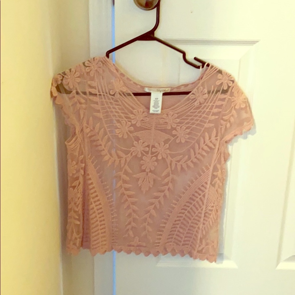 Crop top perfect with a bralette under it
